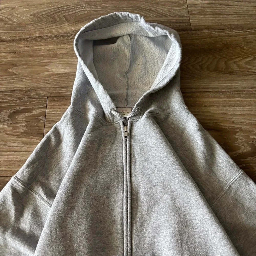 Vintage Y2K/2000s Grey Blank Russell Style Essential Zip Up Hoodie!